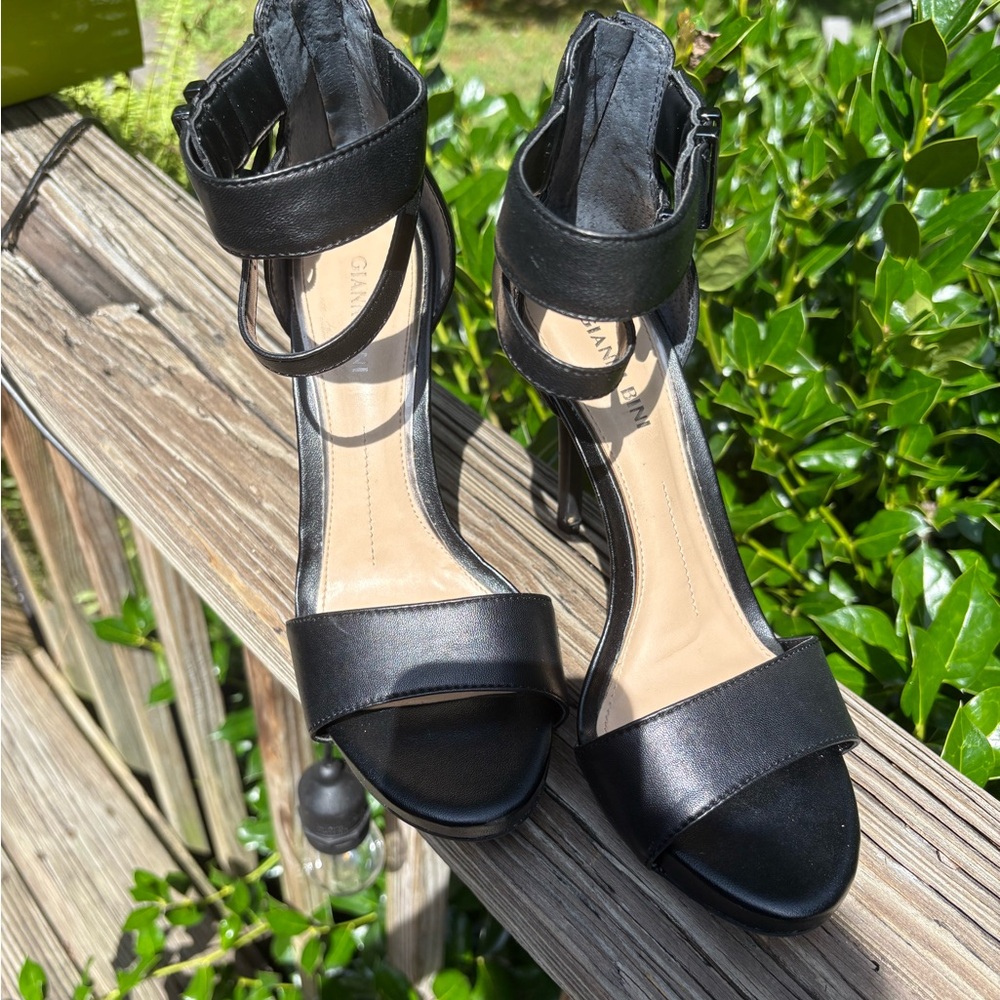 Gianni Bini Black Leather Heels Sophisticated Design - Picture 2 of 5